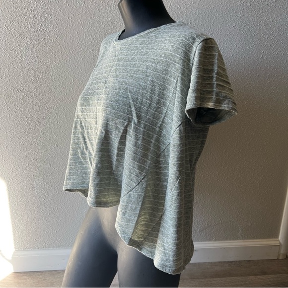 Chloe K Size Small Light Green and White Striped Flowy T-Shirt - Picture 5 of 7